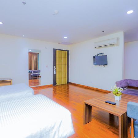 Hyphen Business Hotel Noida Ngoại thất bức ảnh
