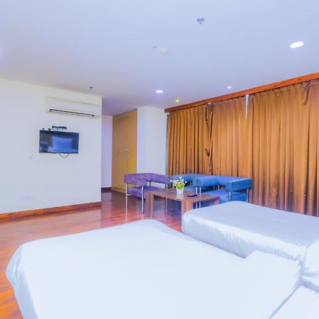 Hyphen Business Hotel Noida Ngoại thất bức ảnh