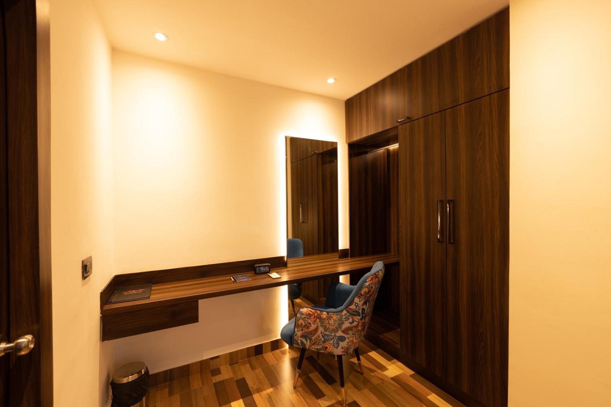 Hyphen Business Hotel Noida Ngoại thất bức ảnh