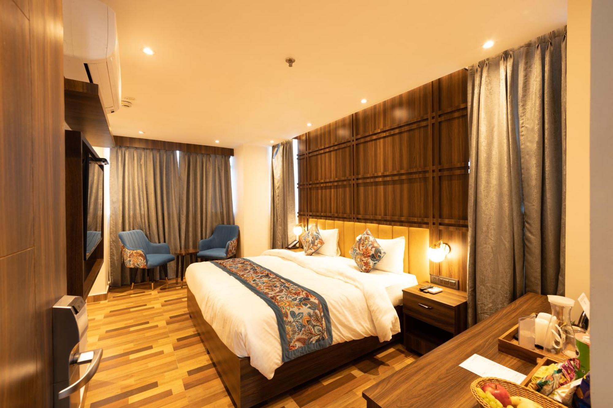 Hyphen Business Hotel Noida Ngoại thất bức ảnh