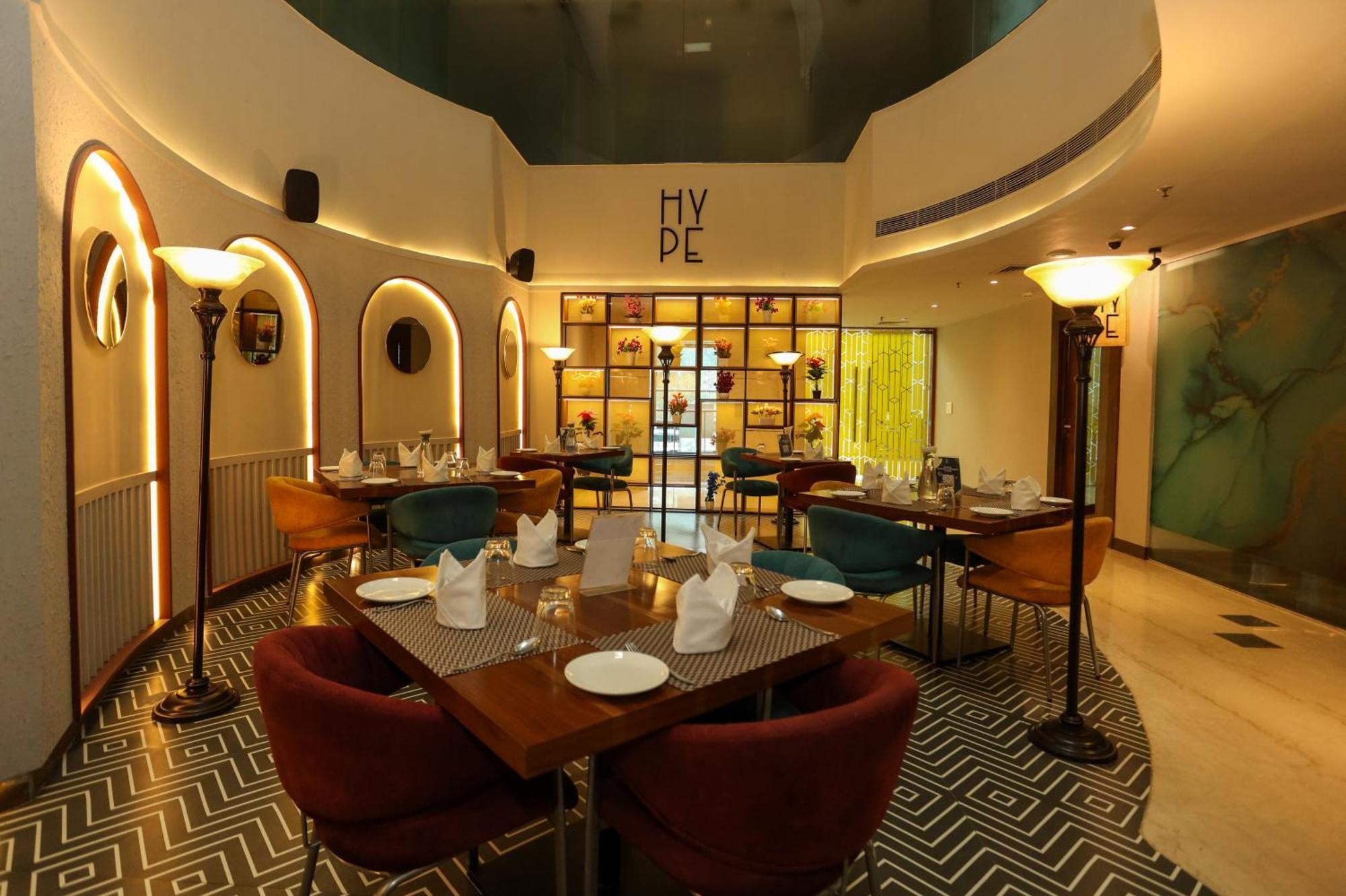 Hyphen Business Hotel Noida Ngoại thất bức ảnh