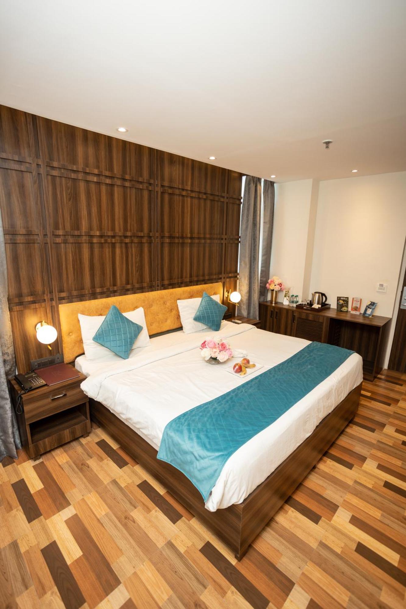 Hyphen Business Hotel Noida Ngoại thất bức ảnh