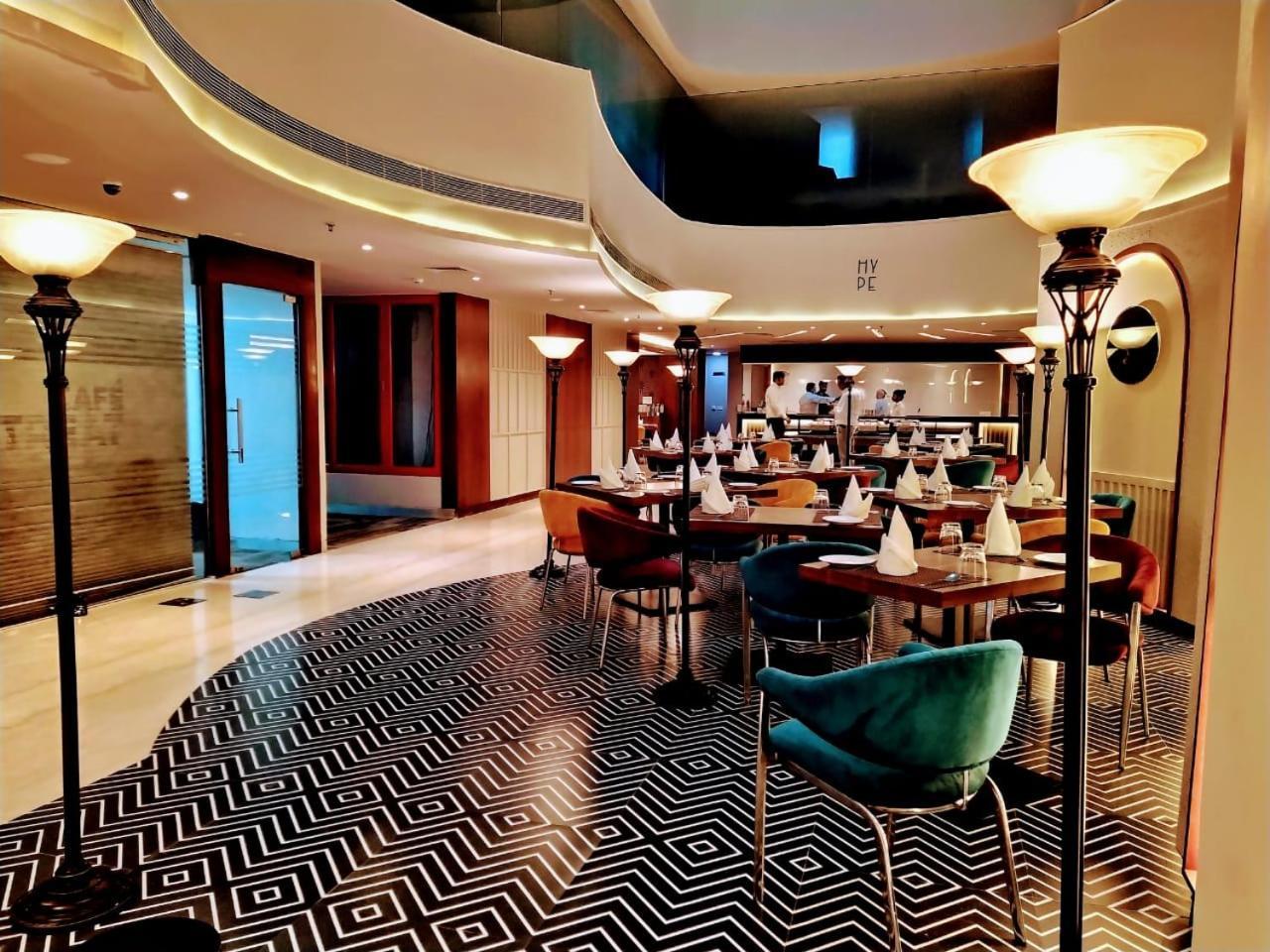 Hyphen Business Hotel Noida Ngoại thất bức ảnh