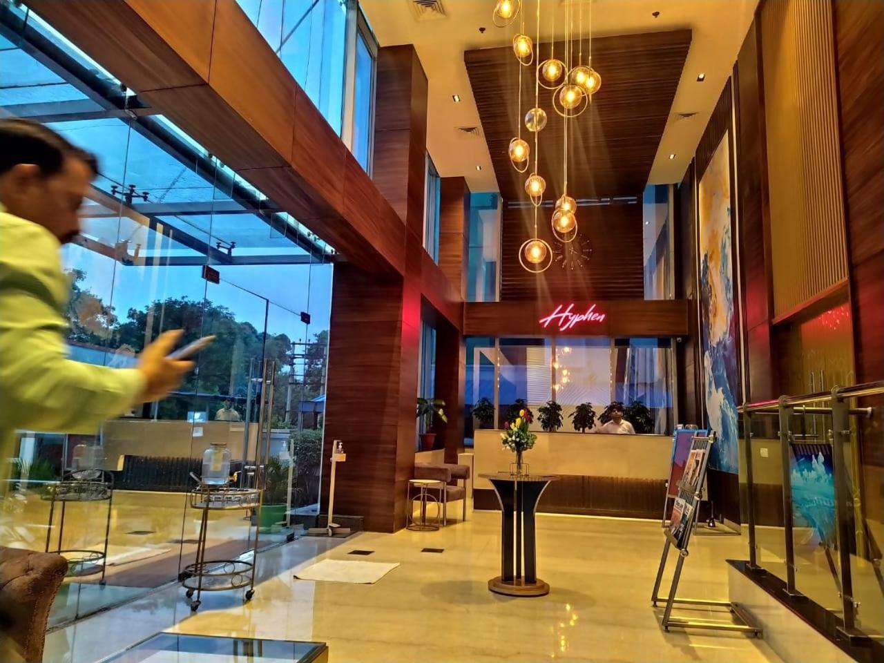Hyphen Business Hotel Noida Ngoại thất bức ảnh