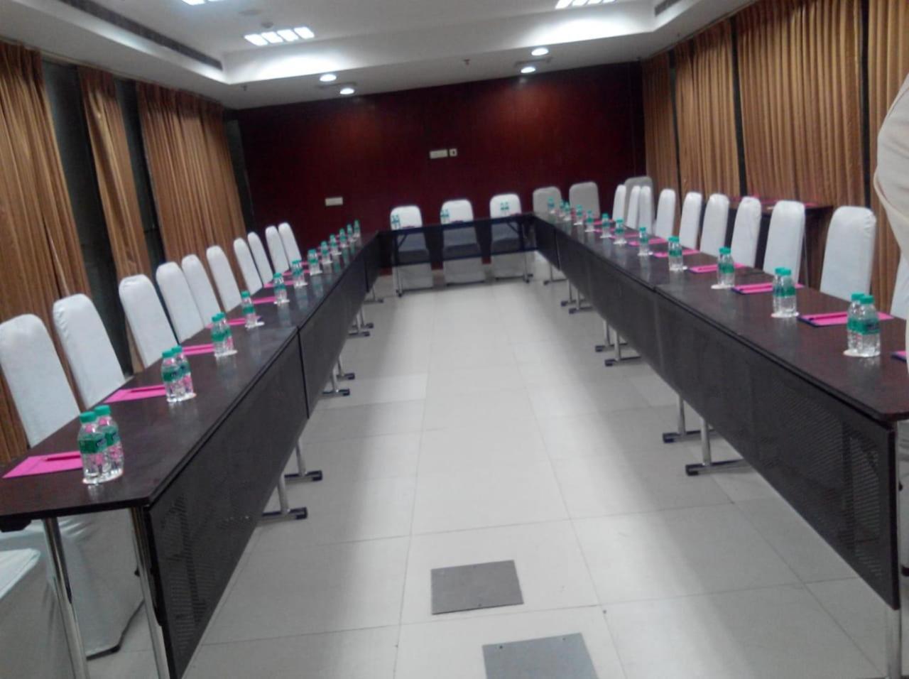 Hyphen Business Hotel Noida Ngoại thất bức ảnh