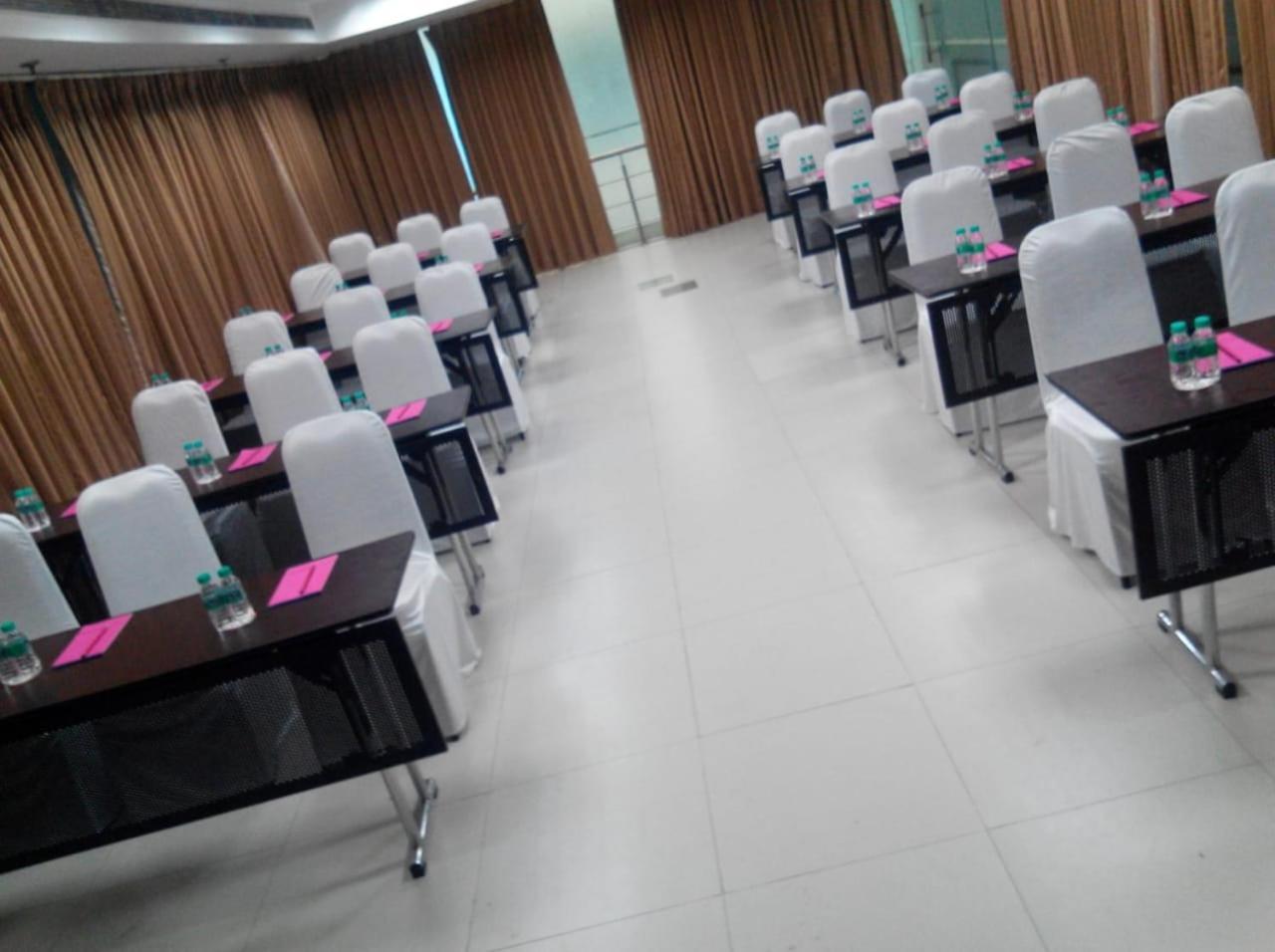 Hyphen Business Hotel Noida Ngoại thất bức ảnh