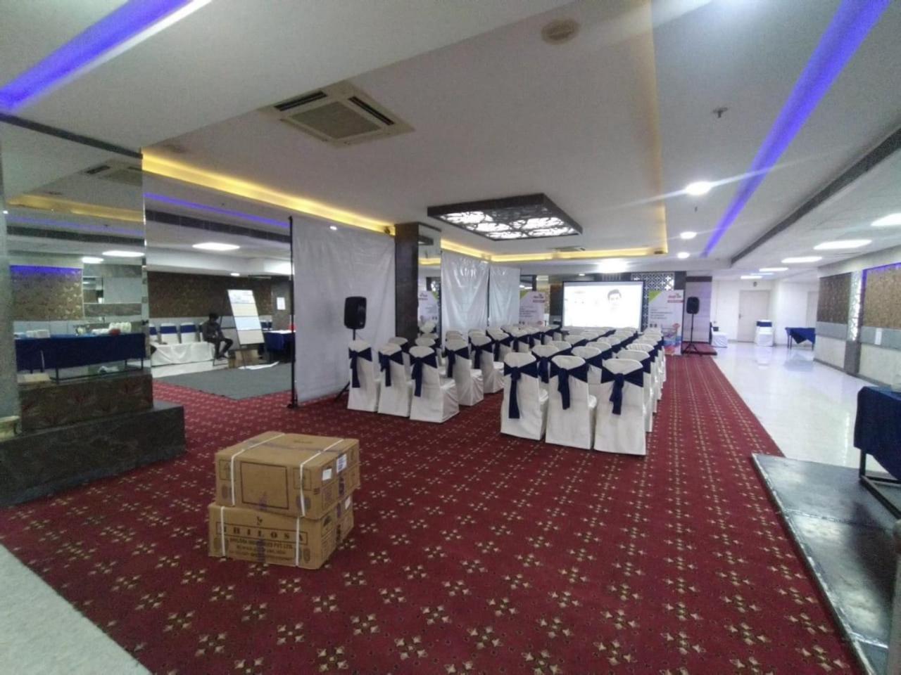 Hyphen Business Hotel Noida Ngoại thất bức ảnh