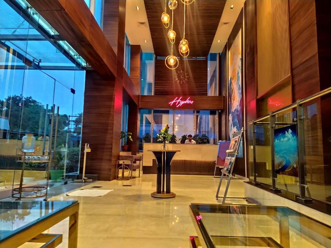 Hyphen Business Hotel Noida Ngoại thất bức ảnh