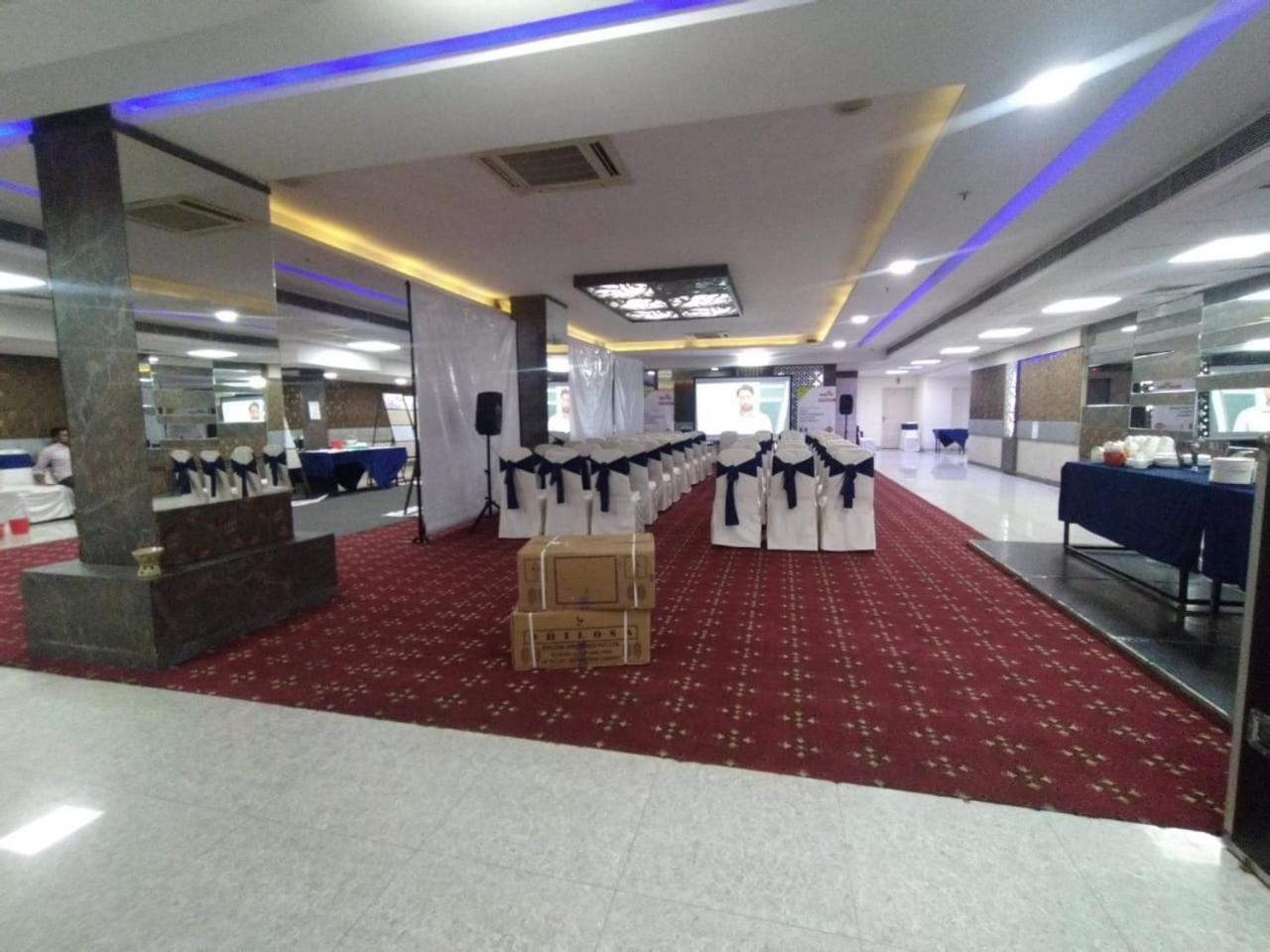 Hyphen Business Hotel Noida Ngoại thất bức ảnh