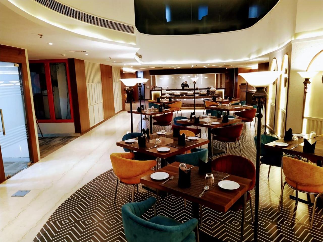 Hyphen Business Hotel Noida Ngoại thất bức ảnh