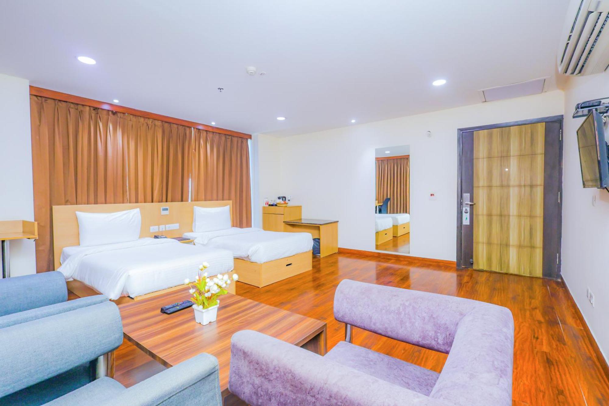 Hyphen Business Hotel Noida Ngoại thất bức ảnh