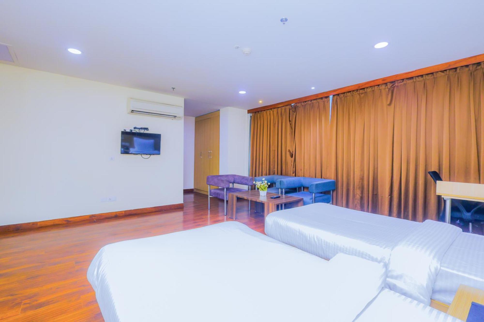 Hyphen Business Hotel Noida Ngoại thất bức ảnh