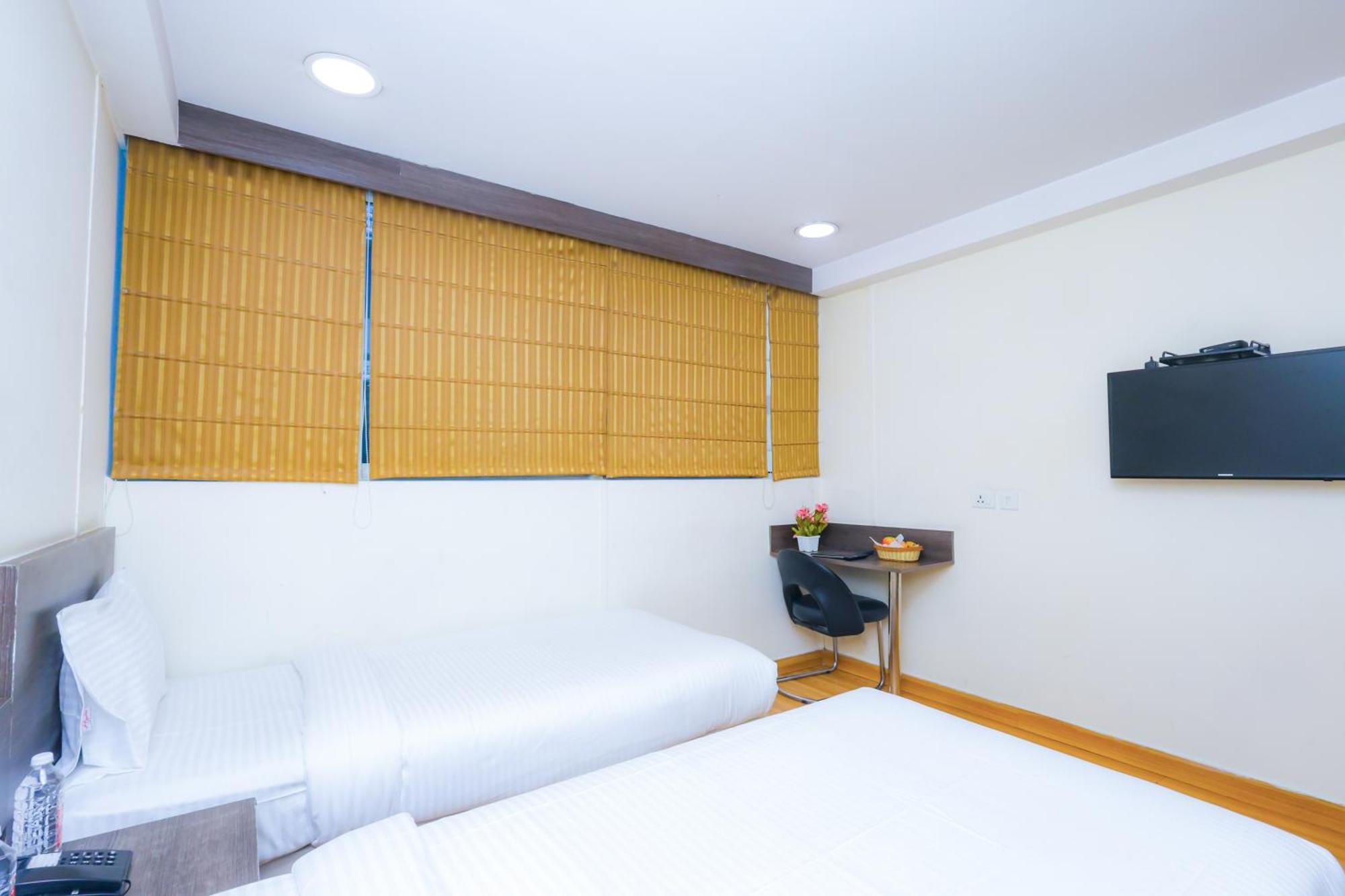 Hyphen Business Hotel Noida Ngoại thất bức ảnh