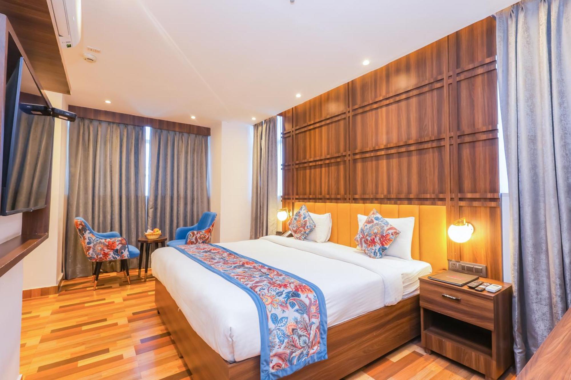 Hyphen Business Hotel Noida Ngoại thất bức ảnh