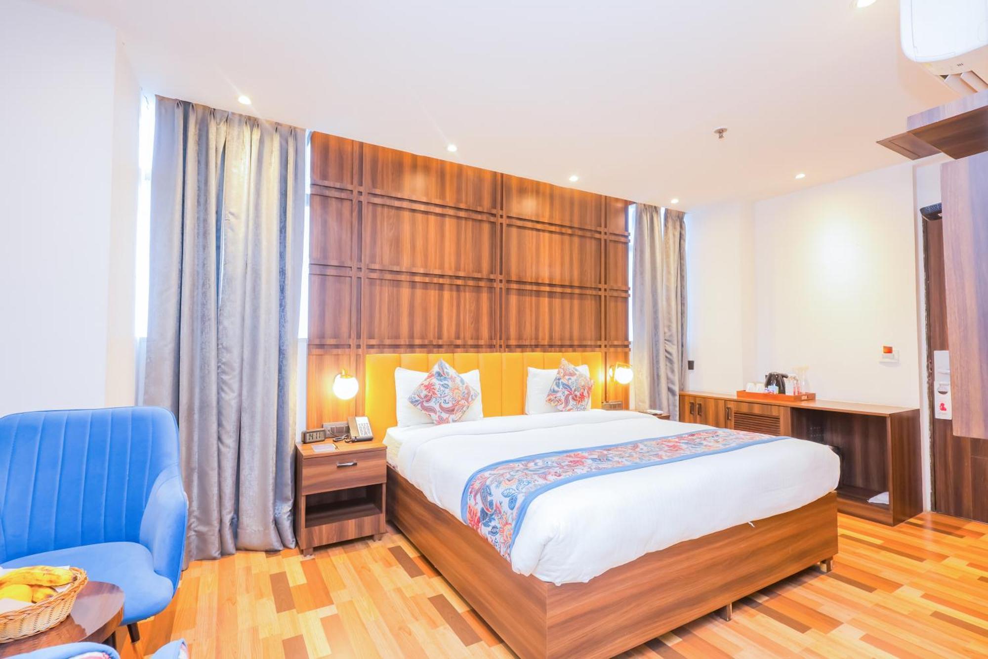 Hyphen Business Hotel Noida Ngoại thất bức ảnh