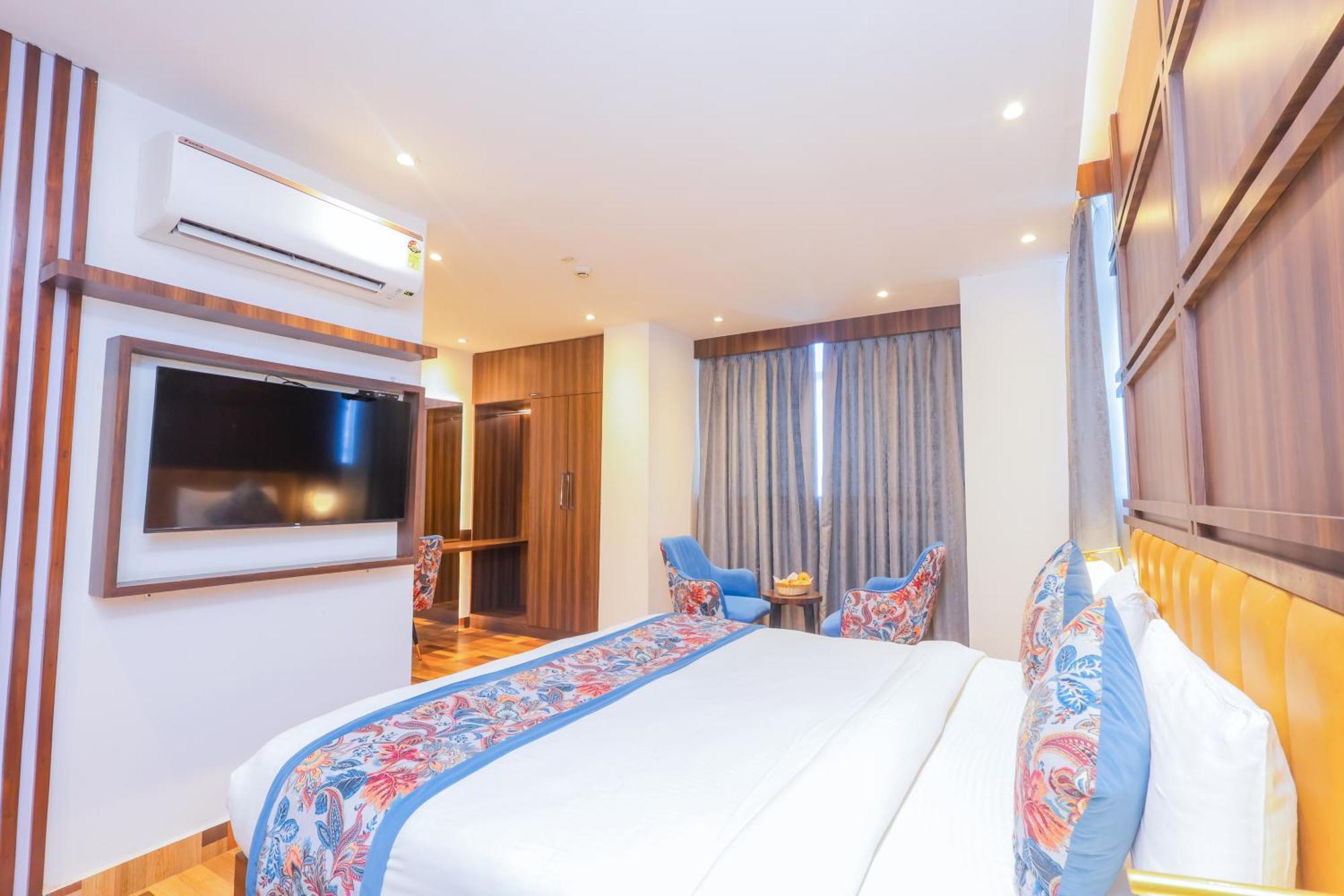 Hyphen Business Hotel Noida Ngoại thất bức ảnh