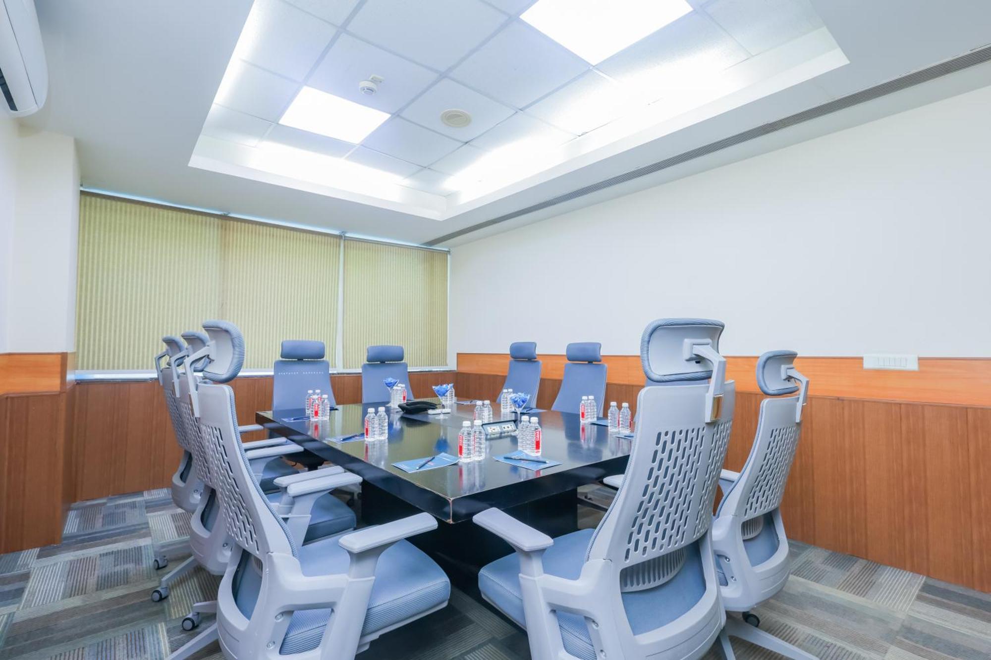 Hyphen Business Hotel Noida Ngoại thất bức ảnh