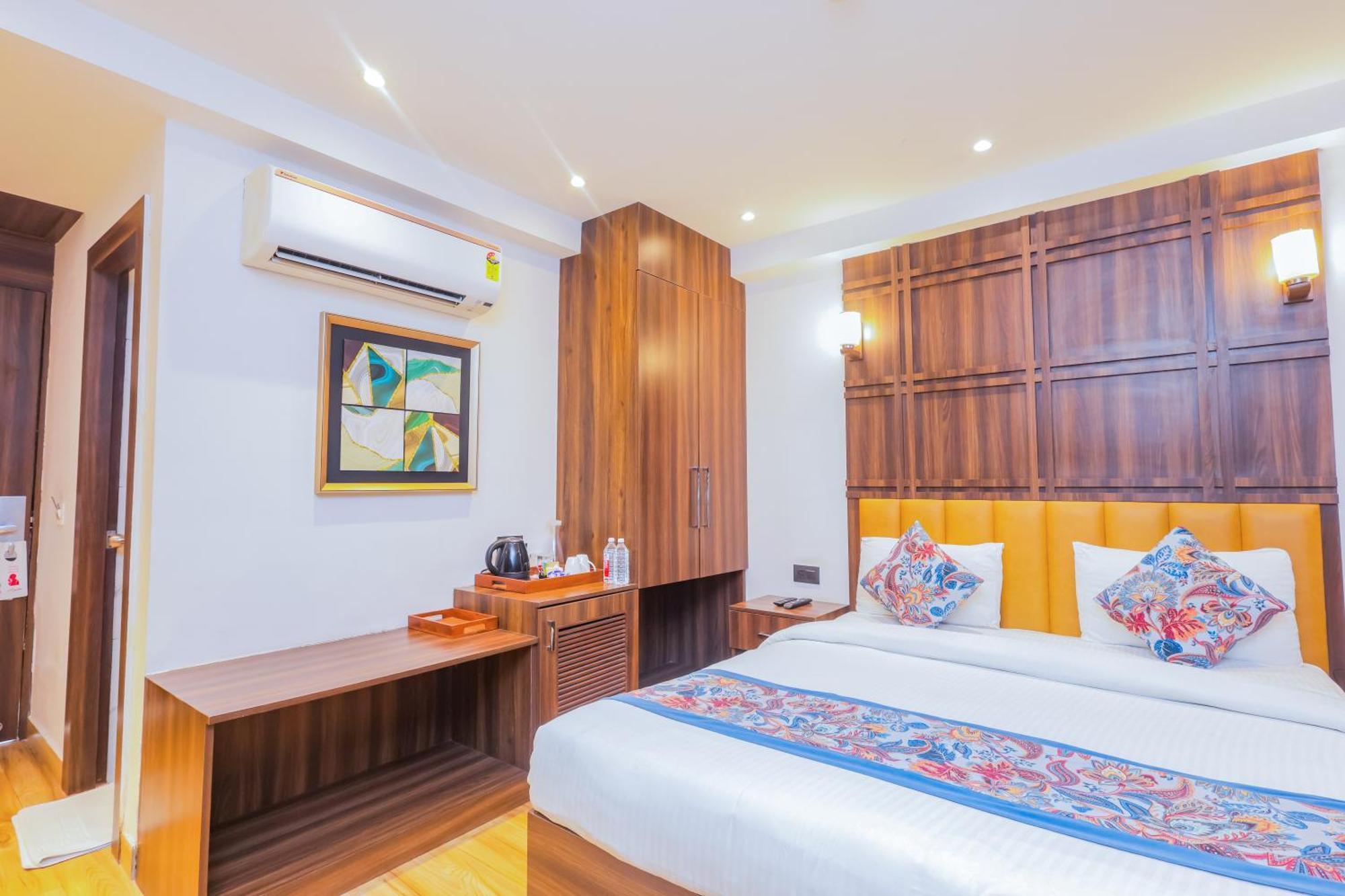 Hyphen Business Hotel Noida Ngoại thất bức ảnh