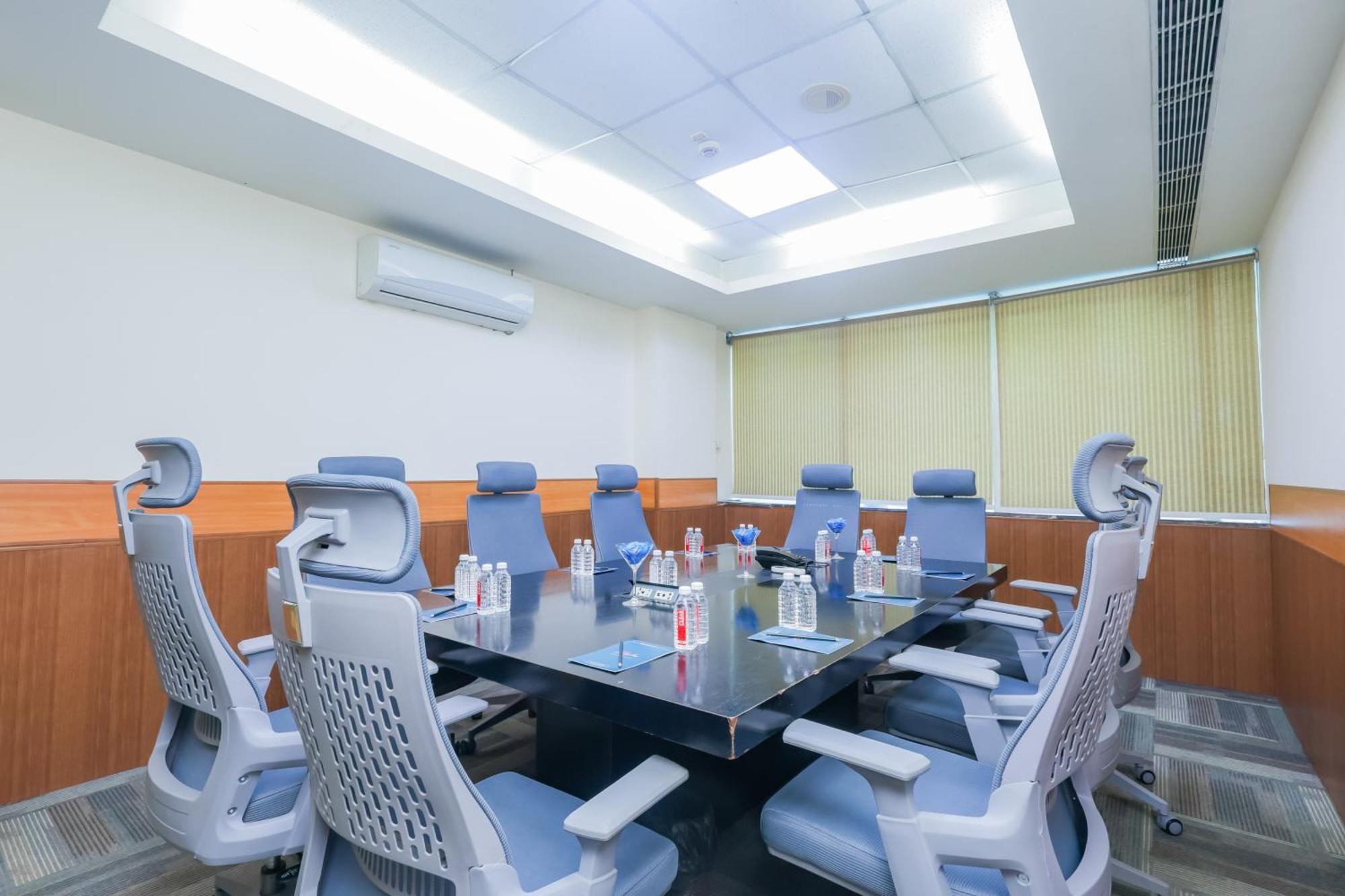 Hyphen Business Hotel Noida Ngoại thất bức ảnh