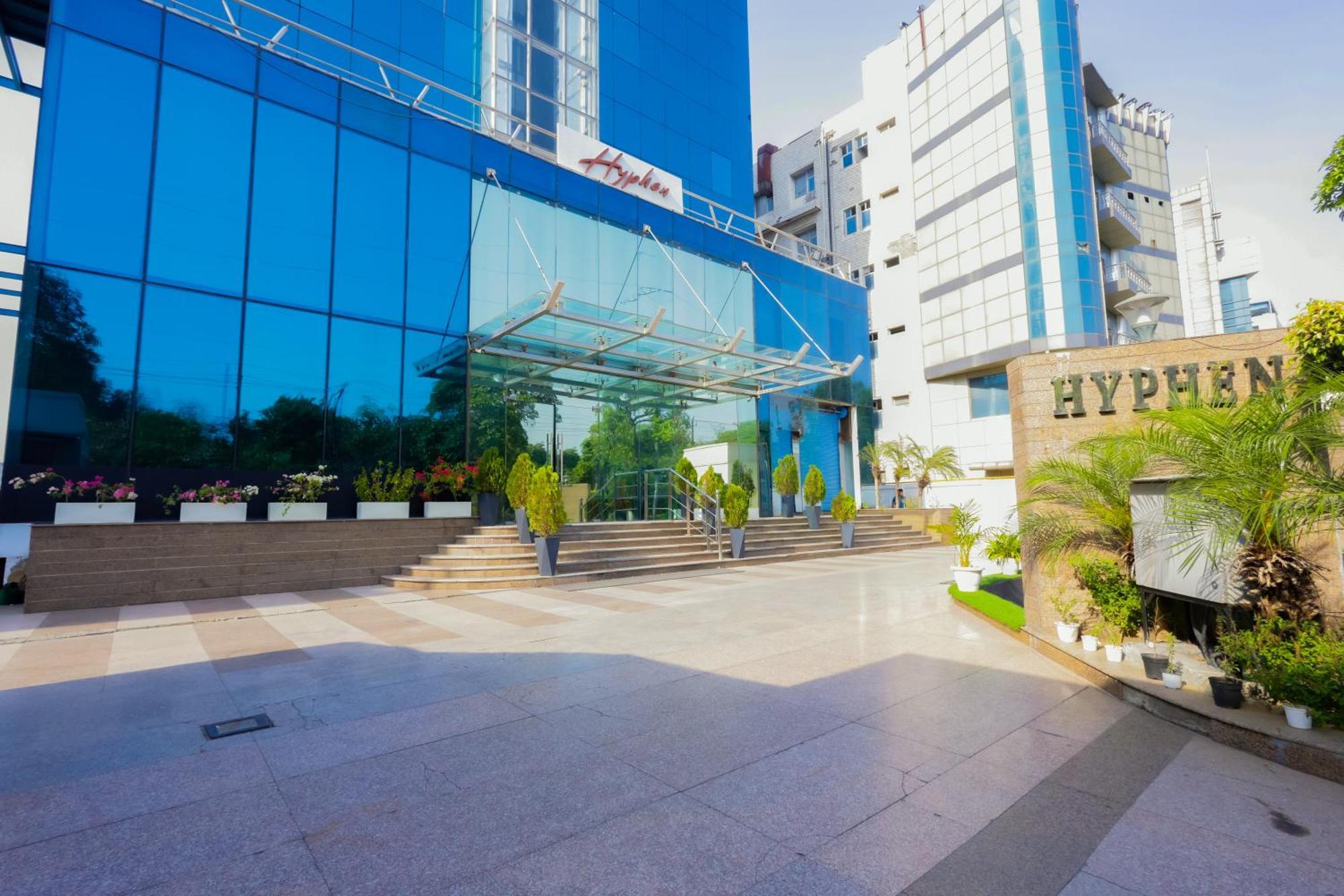 Hyphen Business Hotel Noida Ngoại thất bức ảnh