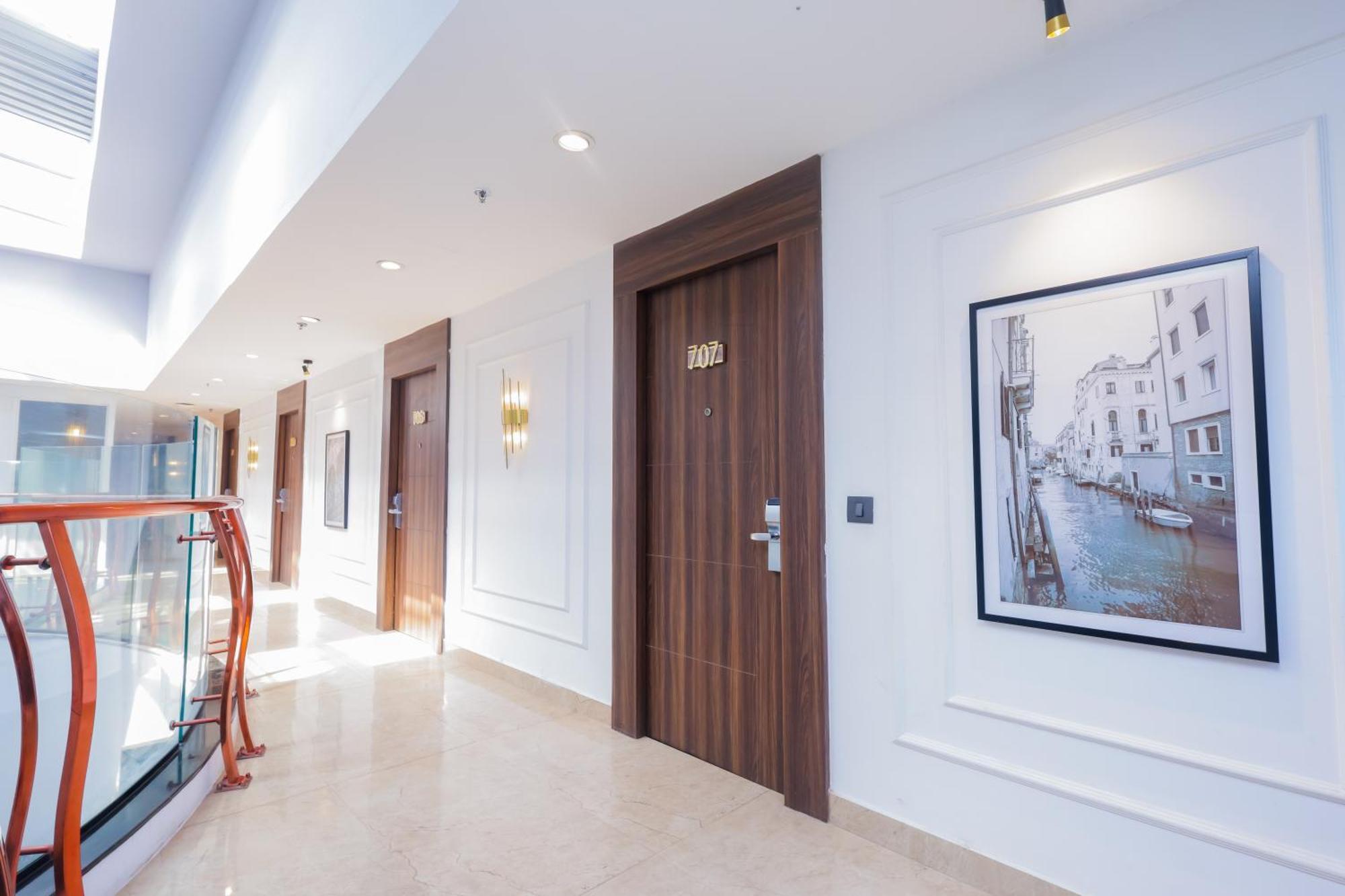 Hyphen Business Hotel Noida Ngoại thất bức ảnh