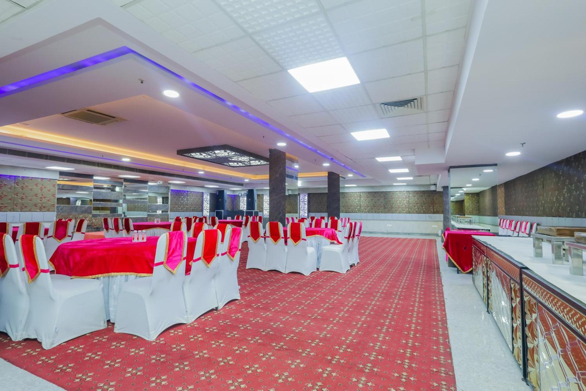 Hyphen Business Hotel Noida Ngoại thất bức ảnh