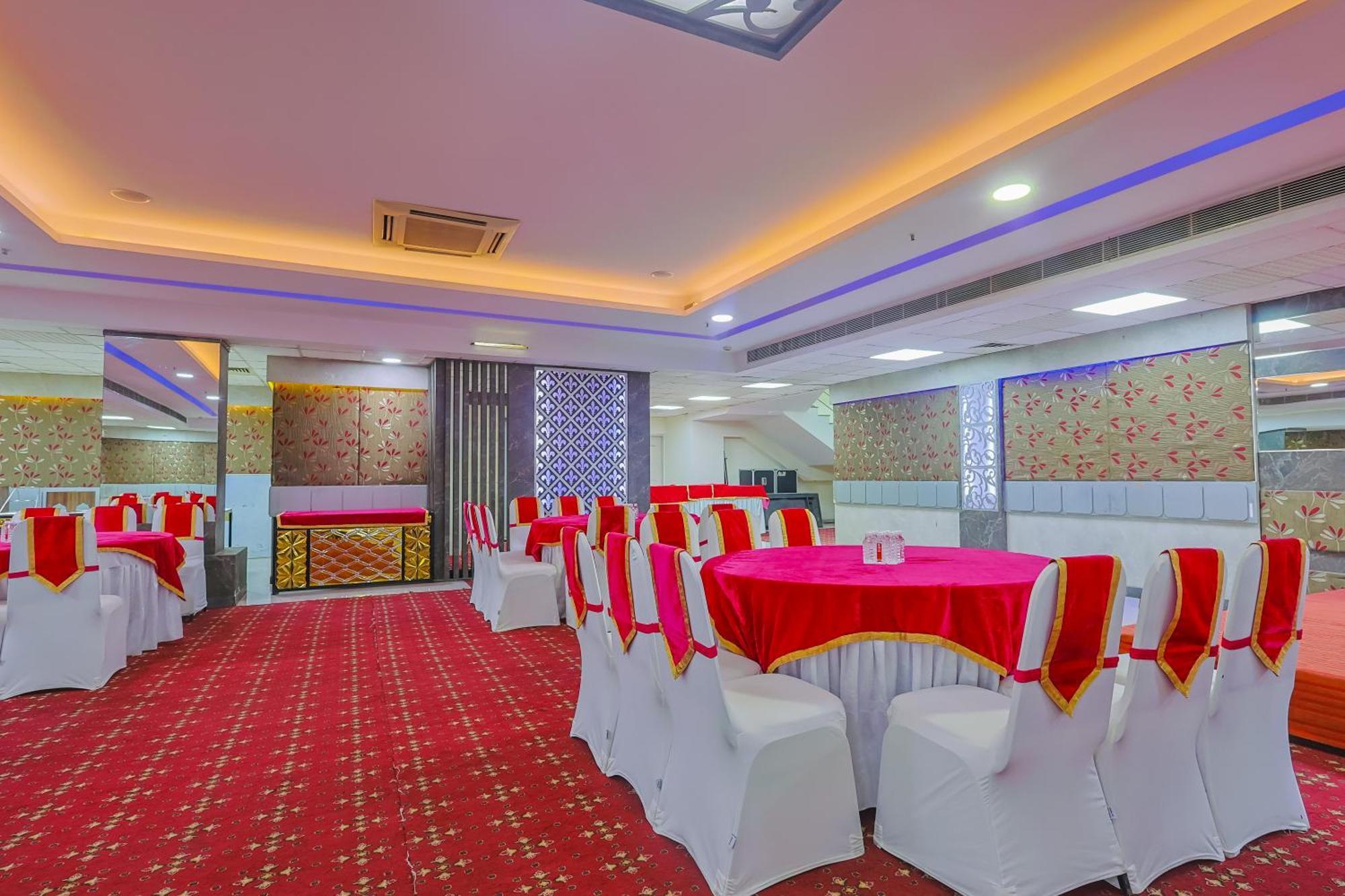 Hyphen Business Hotel Noida Ngoại thất bức ảnh
