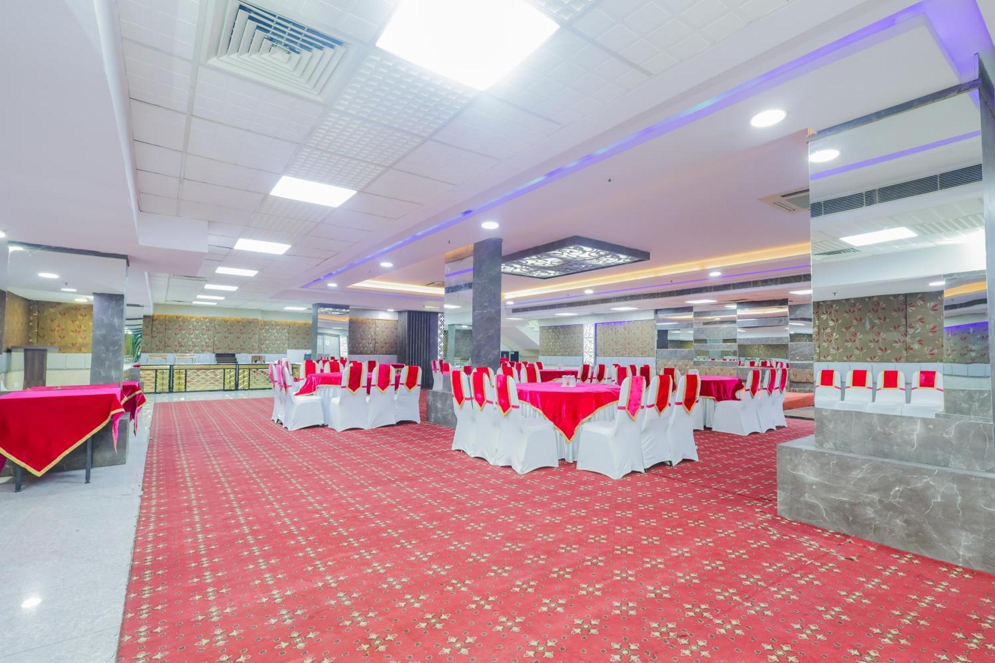 Hyphen Business Hotel Noida Ngoại thất bức ảnh