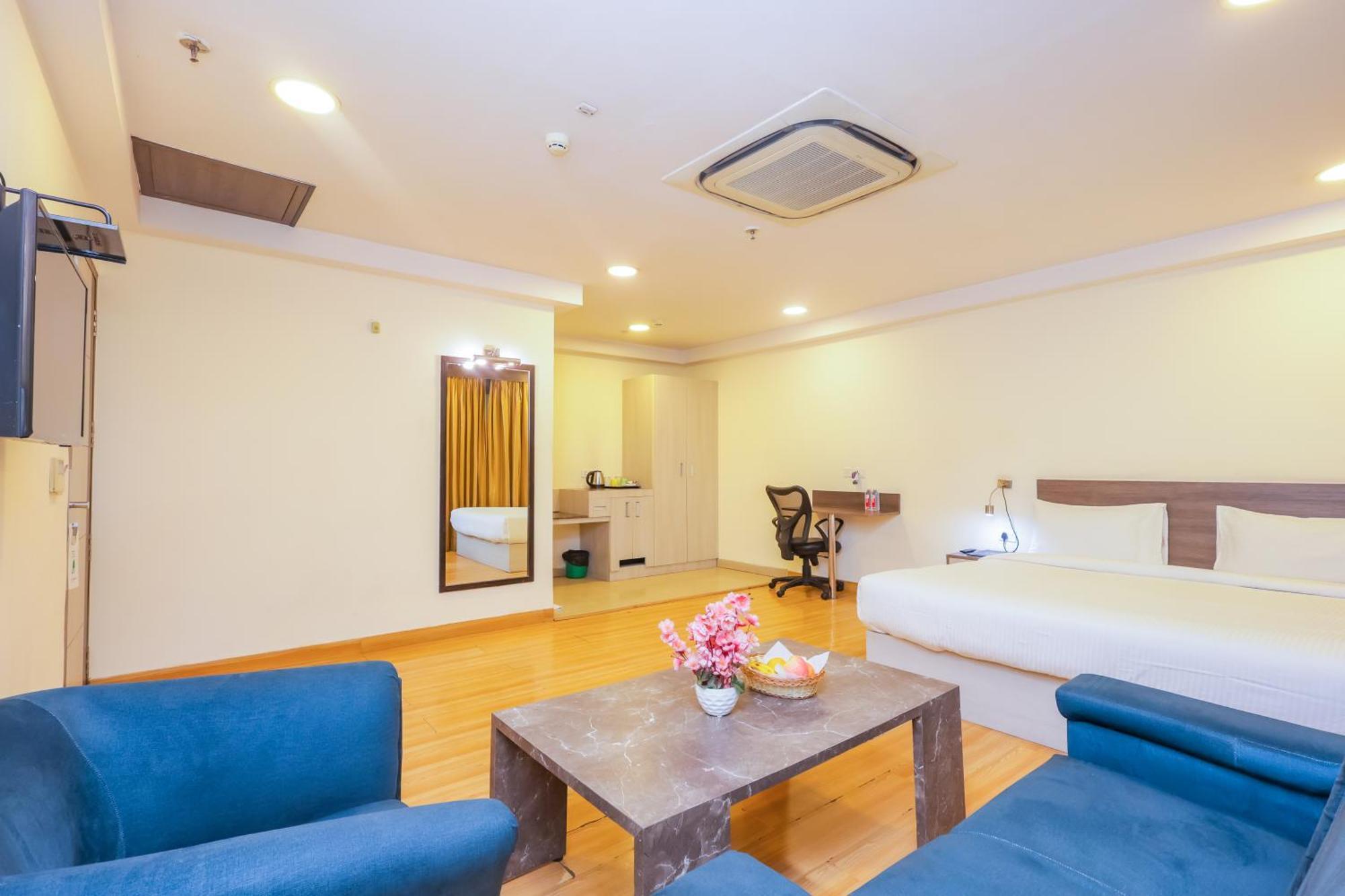 Hyphen Business Hotel Noida Ngoại thất bức ảnh