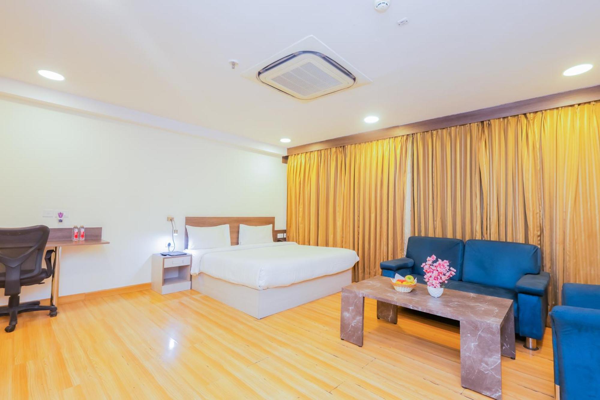 Hyphen Business Hotel Noida Ngoại thất bức ảnh